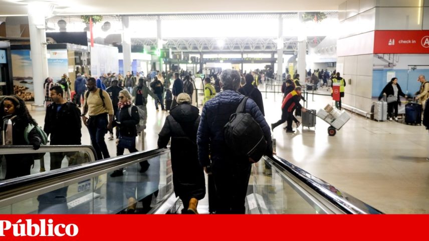 Tempos de espera no aeroporto de Lisboa foram superiores a uma hora no sábado