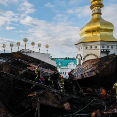 Ataques russos matam 11 civis e danificam mosteiro UNESCO em Kiev