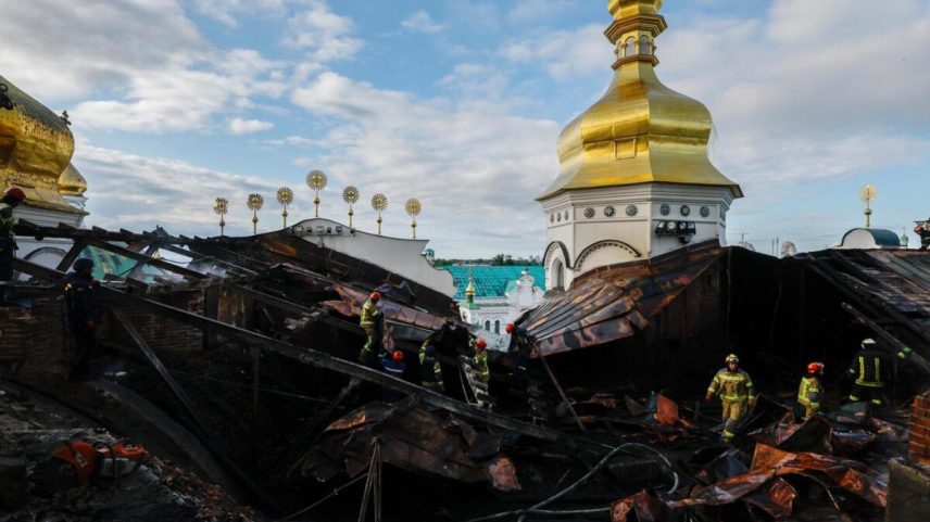 Imagem do ataque ao Mosteiro de Kiev-Pechersk Lavra