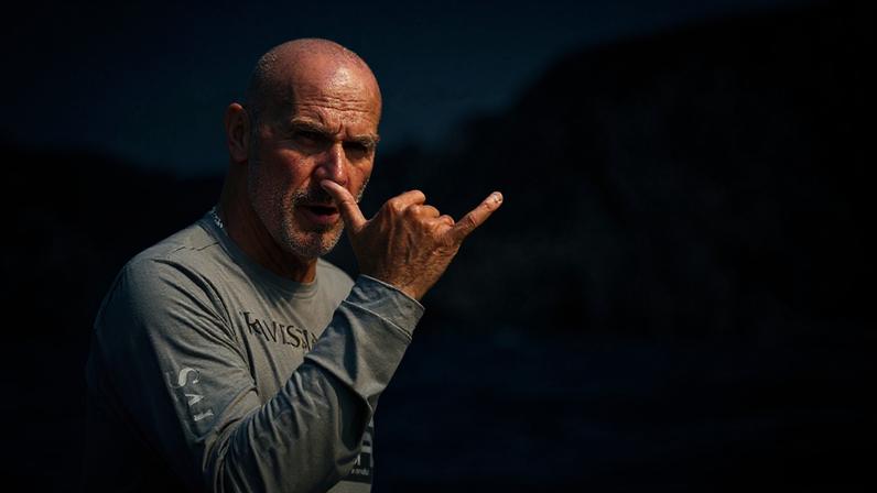 José é do mar e vai atravessar 900 km de costa em stand up paddle