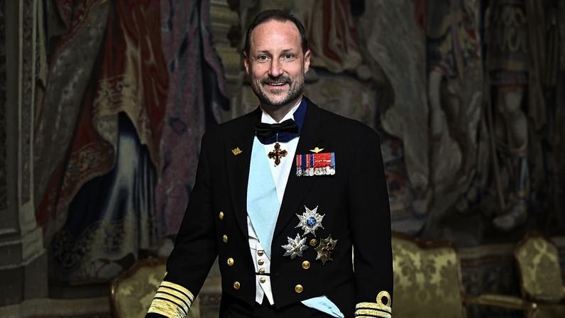 Príncipe herdeiro Haakon reduz agenda para apoiar mulher gravemente doente