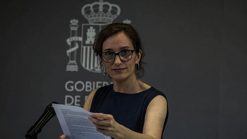 A ministra da Saúde, Mónica García, durante a apresentação de um relatório sobre as condições de saúde da população migrante, numa foto de 1 de junho de 2026