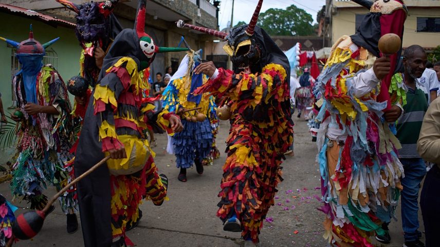 Diabos Dançantes preservam rito secular do Corpus Christi na Venezuela