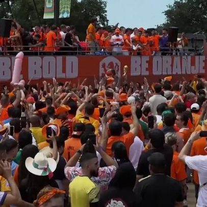 Países Baixos: adeptos levam mar de laranja à cidade anfitriã do Mundial