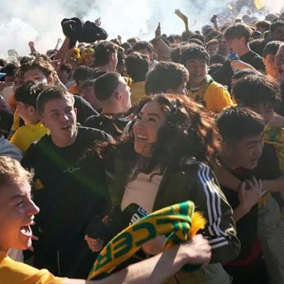 Austrália vence no Mundial; Vancouver veste verde e dourado