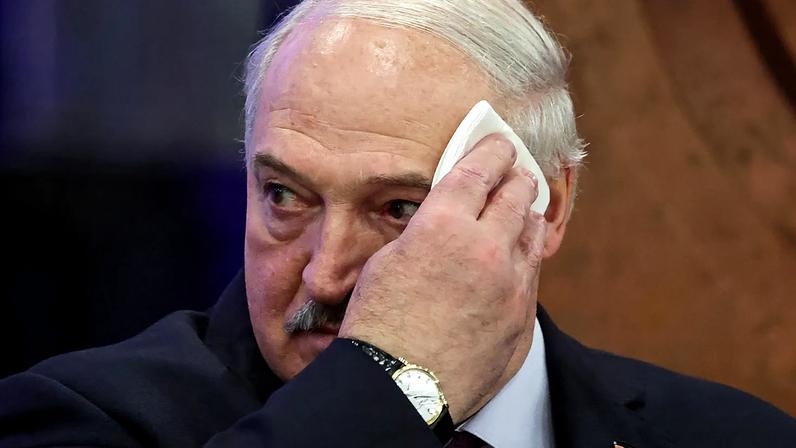 Lukashenko pede desculpa a Zelensky e descreve-o como jovem e inexperiente