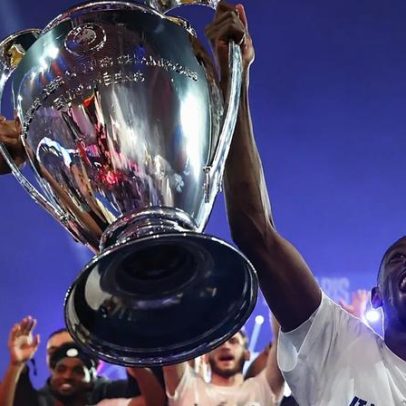 PSG celebra com Macron no Palácio do Eliseu