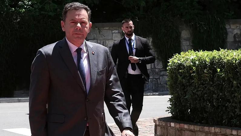 Grupo neonazi planeou atentado com granada contra o primeiro-ministro