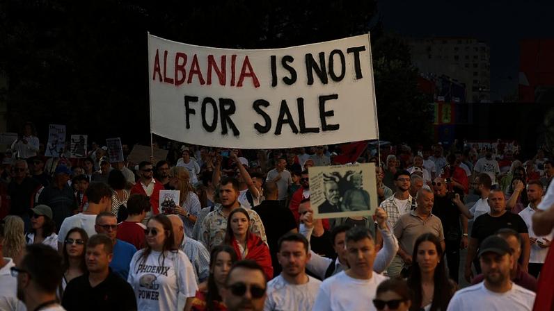 Albânia: novos protestos contra investimento turístico do genro de Trump