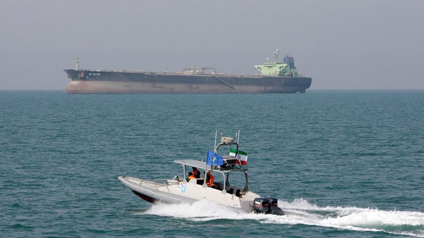 Irão alerta navios sobre corredor de Omã em Hormuz; Rubio rejeita taxas