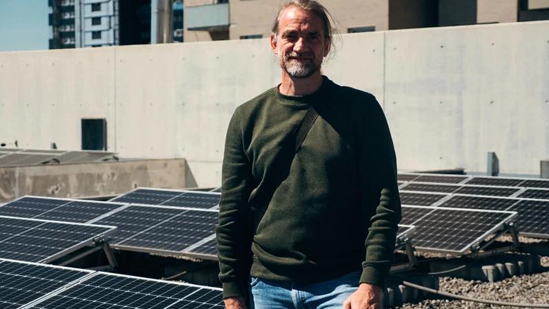 Fila de 100 mil milhões de euros atrasa acesso a energia limpa na Europa