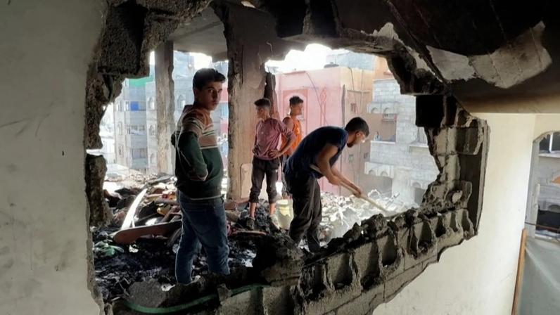 Gaza: moradores avaliam danos após ataque aéreo israelita
