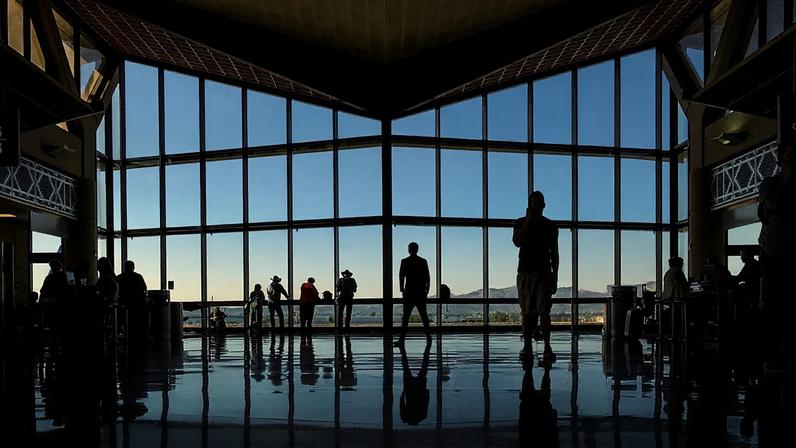 Atrasos do EES levam Wizz Air a chegar 3 horas mais cedo aos aeroportos europeus