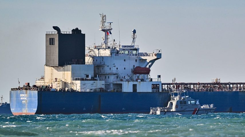 UE perde a esperança de proibir serviços marítimos a petroleiros russos
