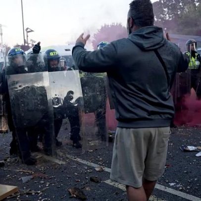 Assassinato de Henry Nowak provoca protestos violentos em Southampton