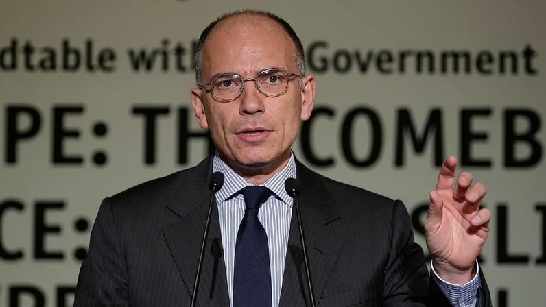 Antigo primeiro-ministro italiano Enrico Letta discursa durante uma conferência económica em Atenas, em 14 de maio de 2015