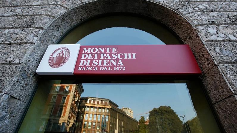 Foto de arquivo de domingo, 26 de outubro de 2014, mostra uma agência do banco Monte dei Paschi di Siena em Milão