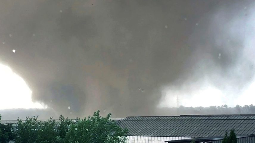 Alemanha enfrenta tornado, granizo e trovoadas em alerta meteorológico
