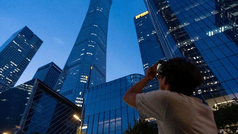 Pequim: pequeno avião embate contra o edifício mais alto