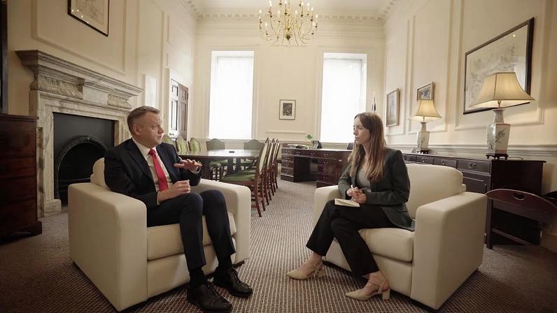 Ministro britânico confia em acordo triplo com UE em julho