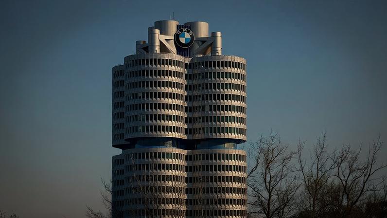 BMW prevê forte queda de lucros e ações recuam 7%
