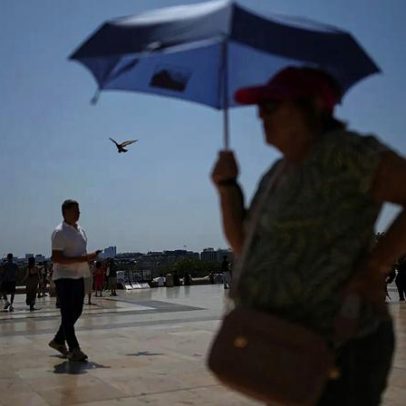 França ante onda de calor perto de 40 ºC altera rotinas de turistas