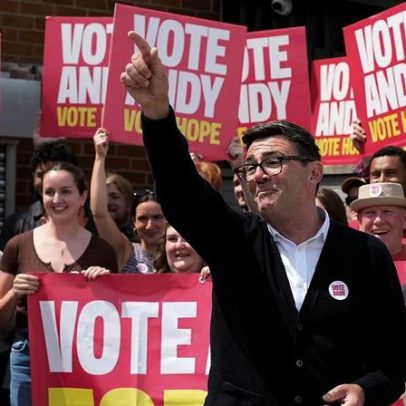 Andy Burnham vence eleição intercalar e abre corrida à liderança trabalhista
