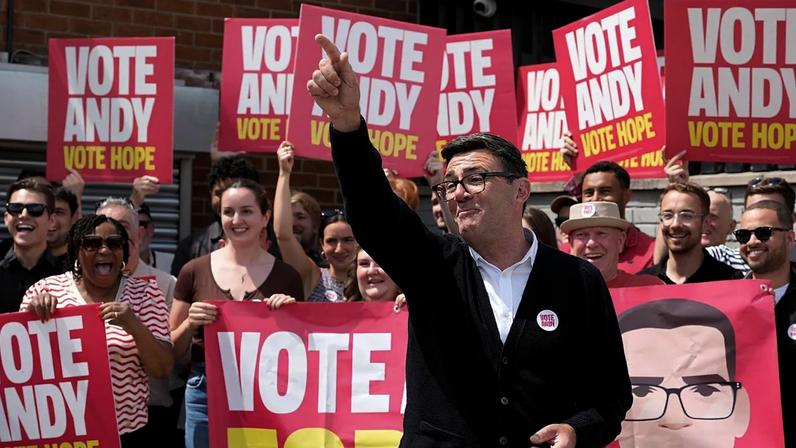Andy Burnham vence eleição intercalar e abre corrida à liderança trabalhista