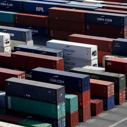 França destrói 38 mil sapatilhas falsificadas no Havre após 15 anos