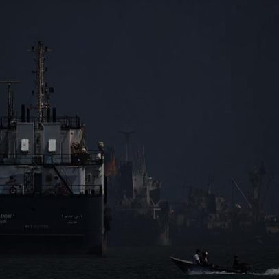 Irão fecha de novo o estreito de Ormuz após ataques israelitas ao Líbano