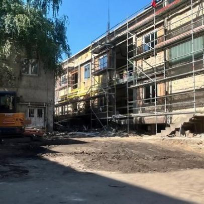 Antiga escola de Budapeste transformada em edifício de habitação