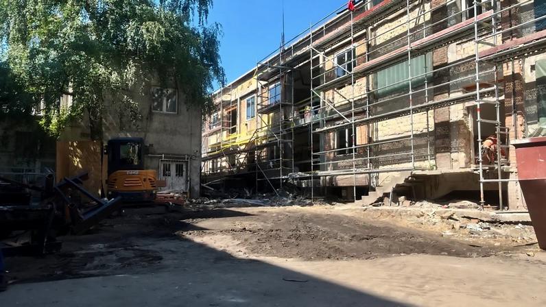 Antiga escola de Budapeste transformada em edifício de habitação