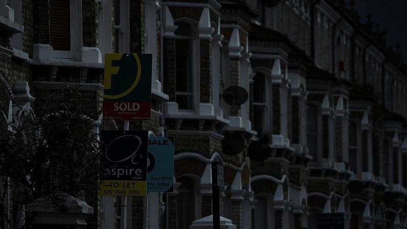 Placas de agentes imobiliários no sul de Londres, terça-feira, 17 de fevereiro de 2009