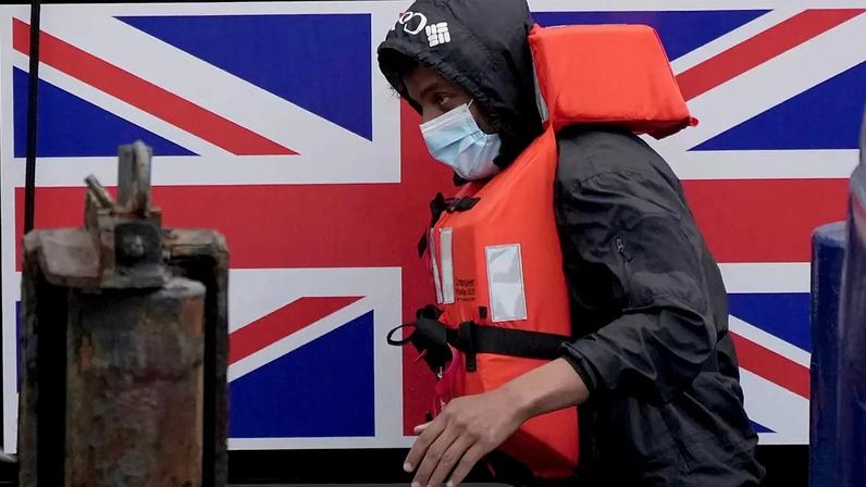 Reino Unido e França prolongam acordo migratório até outubro