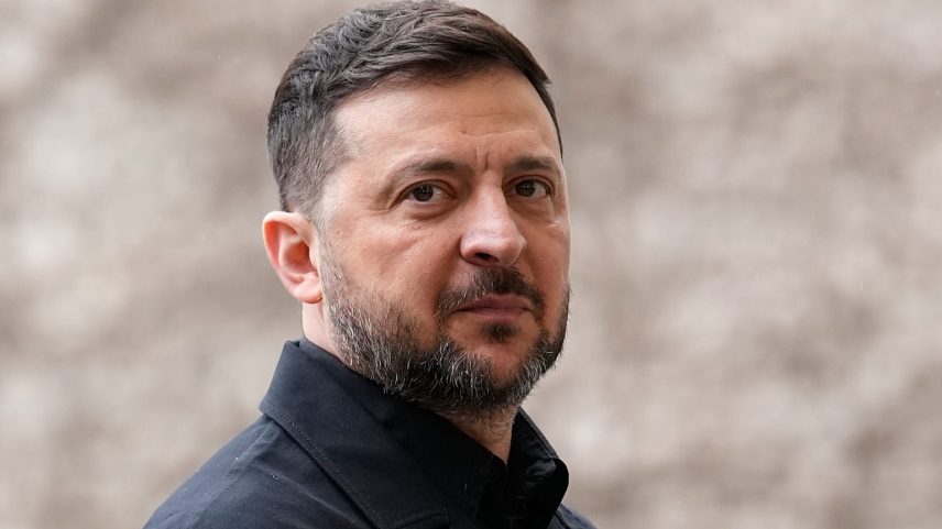 Presidente ucraniano Volodymyr Zelenskyy participa em cerimónia de boas-vindas antes de consultas governamentais germano-ucranianas, em Berlim, Alemanha, 14 de abril de 2026