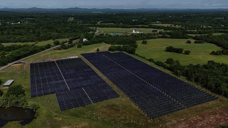 Energias solares ultrapassam carvão nos EUA, mesmo diante de ataques de Trump