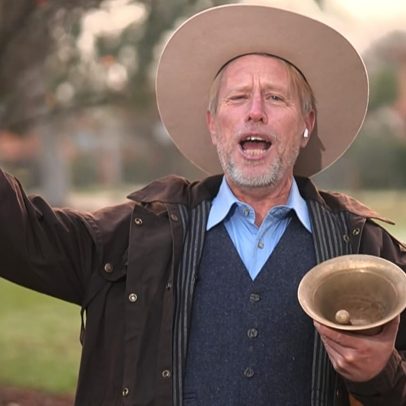 Arauto municipal australiano bate recorde Guinness de pessoa mais ruidosa