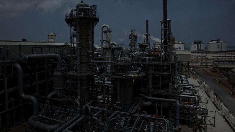 FICHEIRO - Foto de arquivo de 4 de abril de 2009 mostra uma instalação de produção de gás em Ras Laffan, no Qatar