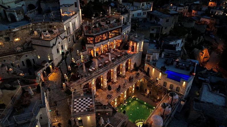 Turquia abre hotel em gruta junto a ícone da Capadócia