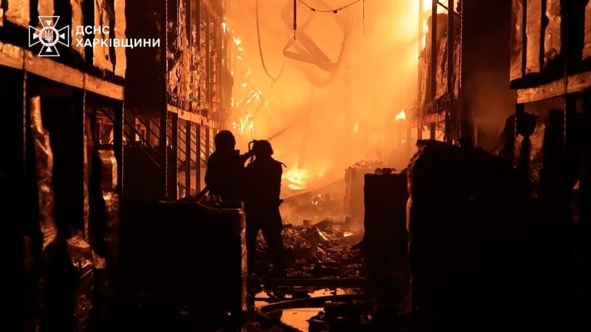 Ataques russos atingem Kharkiv e Odesa; morto e crianças feridas