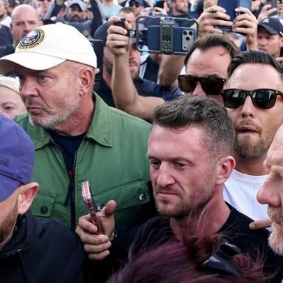 Confronto entre polícia e manifestantes por morte de estudante em Southampton