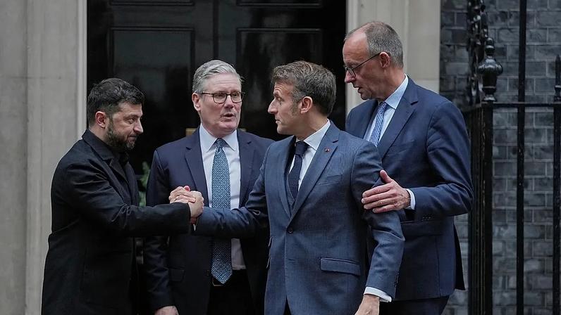 Zelenskyy reúne-se com Macron, Merz e Starmer em Londres neste domingo
