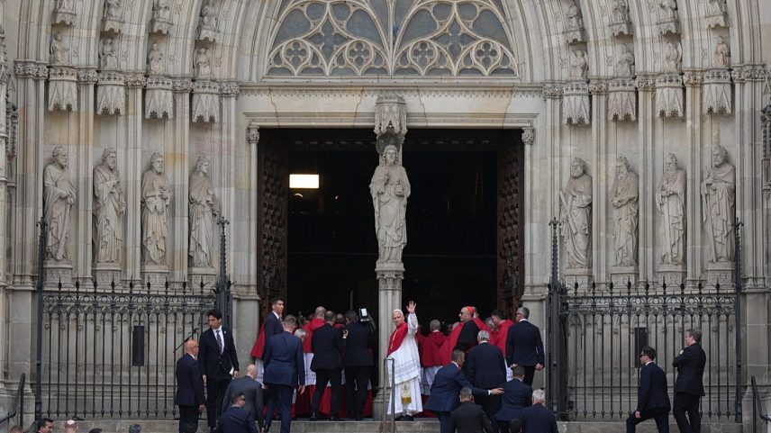 Papa Leão XIV chega ao aeroporto Josep Tarradellas Barcelona-El Prat, para continuar a sua visita oficial a Espanha