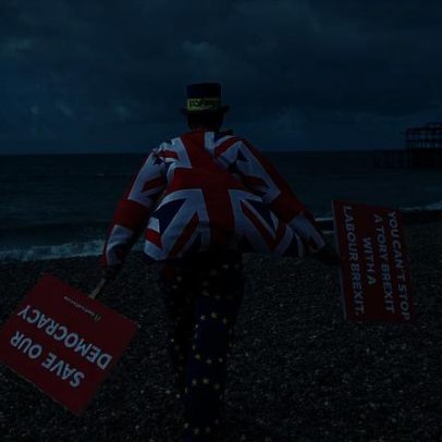 Reino Unido avalia custos e benefícios do Brexit enquanto procura novo líder