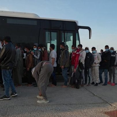 Grécia confirma criação de novo centro fechado para migrantes em Creta