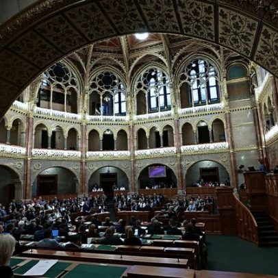 Hungria: Parlamento aprova mandato máximo de oito anos para primeiro-ministro