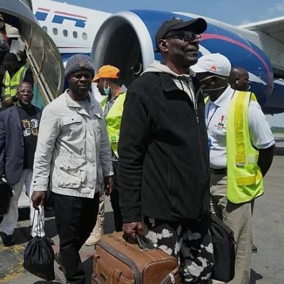 Nigerianos regressam a casa após protestos anti-imigração na África do Sul