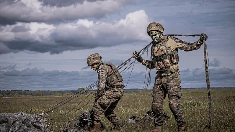 Cabo do Exército espanhol morre em salto noturno de paraquedas em Huesca