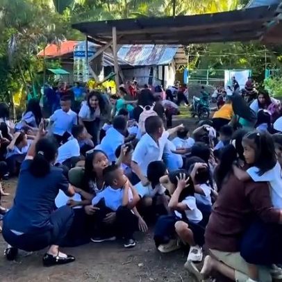 Alunos fogem quando cobertura desaba durante terramoto nas Filipinas
