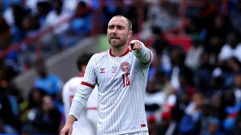 Christian Eriksen está consciente após colapso em campo